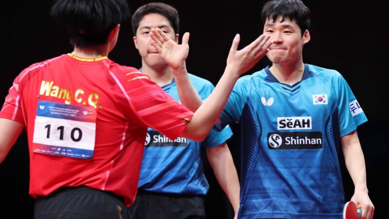 Korean men’s doubles team defeats China in straight sets…