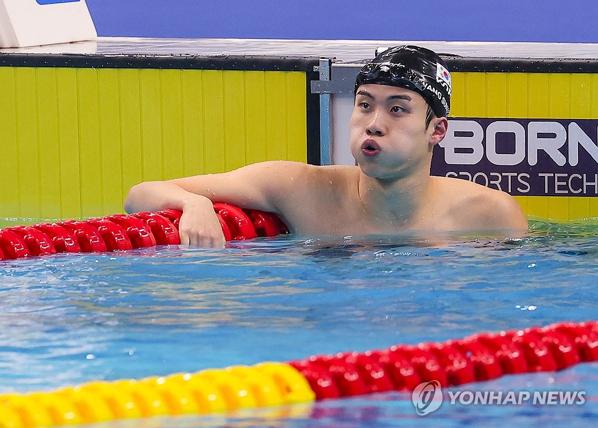Hwang Sun-woo writes a new history in the 100-meter freestyle…
